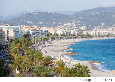 フランス、ニースの風景 120981274