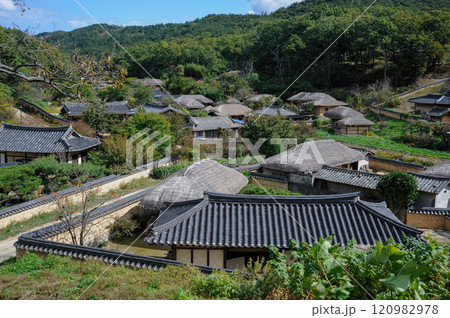 Traditional Korean Folk Villages Traditional Korean Folk Villages 120982978