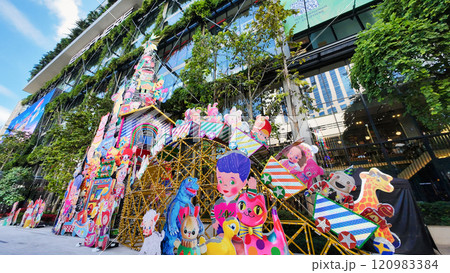 カラフルな街並み 120983384