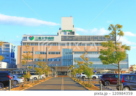 三重県津市、三重大学病院の風景 120984359
