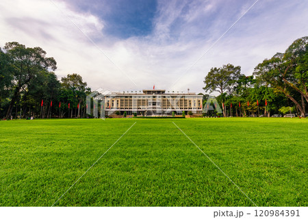 The Independence Palace, is a landmark in Ho Chi Minh City, Vietnam. 120984391
