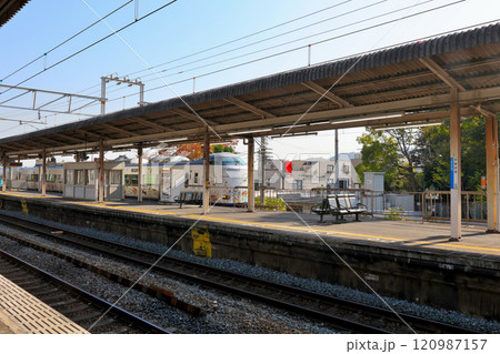 JR山崎駅　JR京都線/東海道本線　下りホーム1番線に進入する271系はるか 120987157