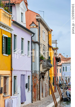 Burano, Italy colorful houses street view 120990401