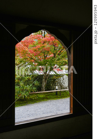 京都 秋の大原三千院境内 京都 秋の大原三千院境内 120995943