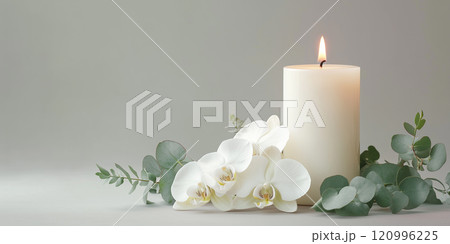 胡蝶蘭とユーカリのアレンジとキャンドル 120996225