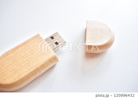 flash disk with a cover made of wood. 120996432