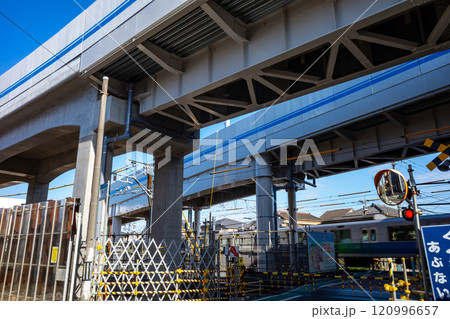 踏切と高架化工事 東京都 東村山駅周辺 2024.11　d-1 120996657