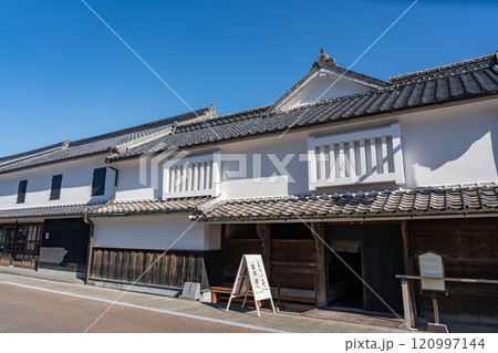 佐賀県嬉野市 塩田津の町並みの西岡家住宅 佐賀県嬉野市 塩田津の町並みの西岡家住宅 120997144