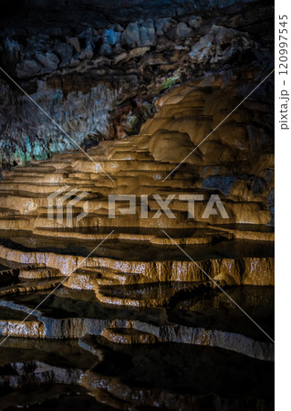 秋芳洞　百枚皿【山口県美祢市】 120997545