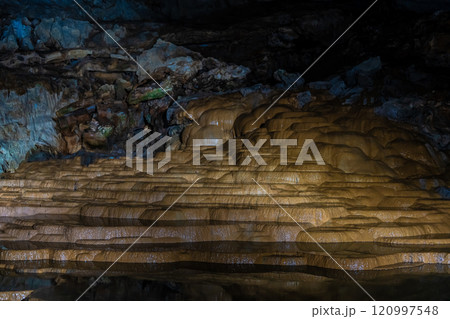 秋芳洞　百枚皿【山口県美祢市】 120997548