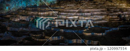 秋芳洞　百枚皿　パノラマ【山口県美祢市】 120997554