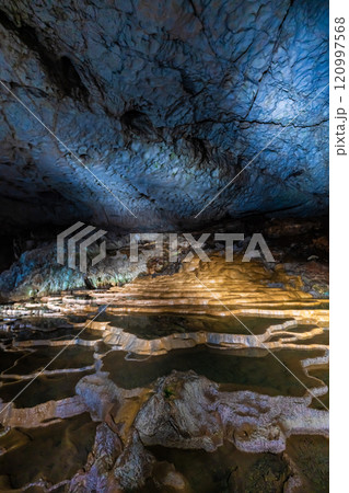 秋芳洞　百枚皿【山口県美祢市】 120997568