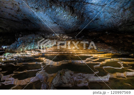 秋芳洞　百枚皿【山口県美祢市】 120997569