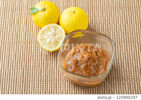 和風背景に柚子みそ 120998297