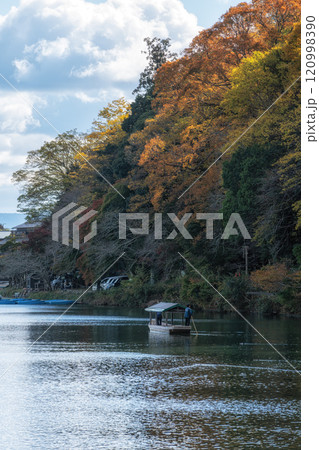 Katsura River Boat Ride Autumn 120998390