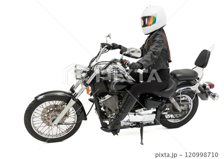 バイクに乗るバイク女子 120998710