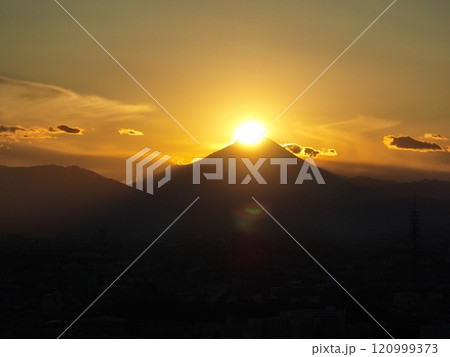 【都内上空から空撮】　ダイヤモンド富士の夕景 120999373