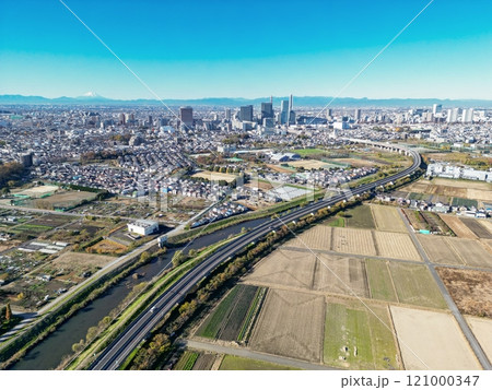 「埼玉県」ドローンで上空から快晴の空と見沼田んぼを撮影 さいたま新都心 富士山 「埼玉県」ドローンで上空から快晴の空と見沼田んぼを撮影 さいたま新都心 富士山 121000347