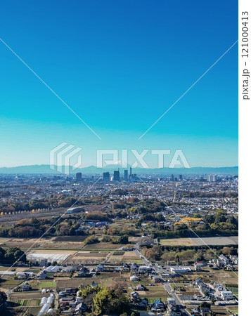 「埼玉県」ドローンで上空から快晴の空と見沼田んぼを撮影　さいたま新都心　富士山 121000413