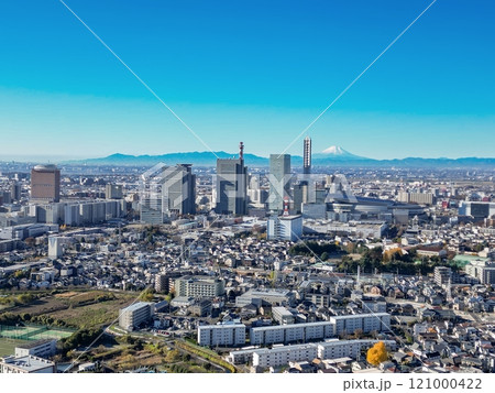 「埼玉県」ドローンで上空から快晴の空と見沼田んぼを撮影　さいたま新都心　富士山 121000422