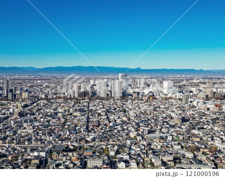 「埼玉県」ドローンで上空から快晴の空と見沼田んぼを撮影 121000596