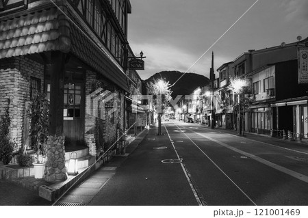 [城崎温泉]温泉街のレトロな町並みの夜景 121001469