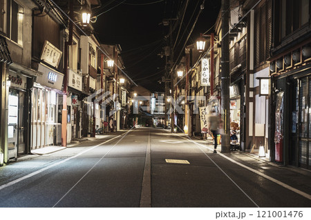 [城崎温泉]温泉街のレトロな町並みの夜景 121001476