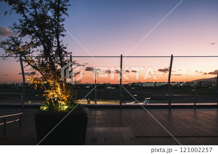 [伊丹空港]美しい夕日が印象的な風景 121002257