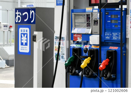 セルフガソリンスタンドの給油機 121002606