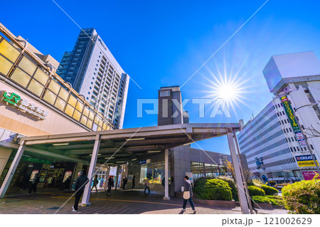 日本の横浜都市景観 師走…桜木町駅 南改札(西口)などを望む。野毛ちかみち側…希望の光=8日 日本の横浜都市景観 師走…桜木町駅 南改札(西口)などを望む。野毛ちかみち側…希望の光=8日 121002629