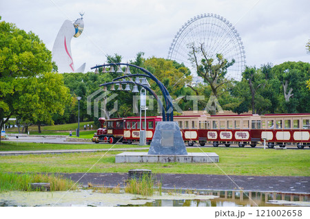 [大阪万博公園]美しい公園内の風景 121002658
