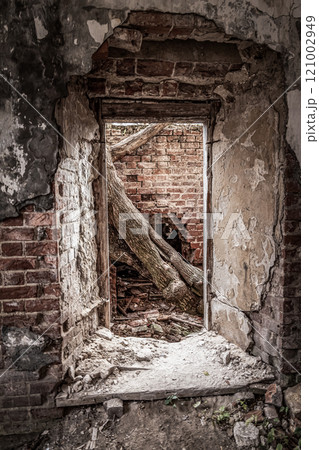 The ruins of a building 121002949