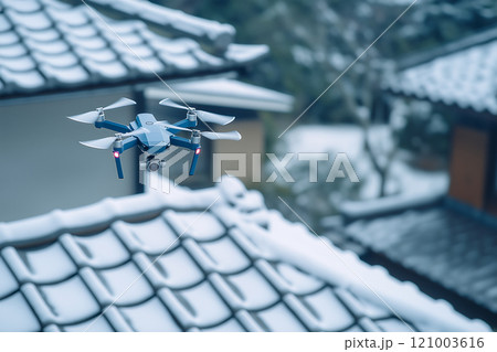 雪の積もった瓦屋根を点検するドローン 121003616