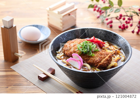 カツカレーうどん ( うどん出汁を加えたこだわりのカレーうどん ) カツカレーうどん ( うどん出汁を加えたこだわりのカレーうどん ) 121004872