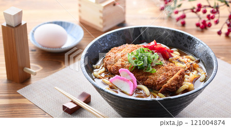 カツカレーうどん （ うどん出汁を加えたこだわりのカレーうどん ） 121004874