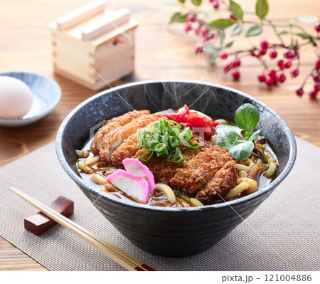 カツカレーうどん （ うどん出汁を加えたこだわりのカレーうどん ） 121004886