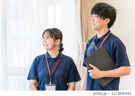 介護施設・デイサービスで働くケアマネージャー・作業療法士の介護職員 121006441