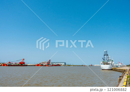 さかた海鮮市場　酒田港を一望 121006882