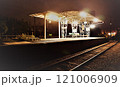 夜の無人駅の風景 121006909