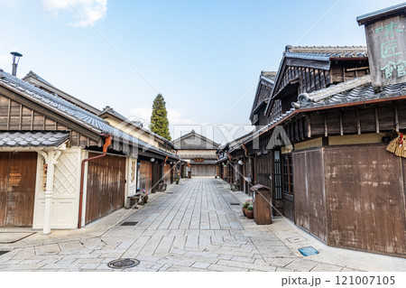 三重県伊勢市　伊勢神宮内宮の近くにある観光スポット「おかげ横丁」の街並み 121007105