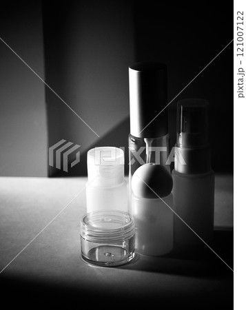 化粧品の携帯ケース 121007122