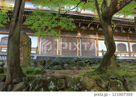 The area of the entrance way to Daihonzan Eiheiji, the temple of eternal peace deep in the mountains near Fukui City in Fukui Prefecture Japan, a headquarter of Zen Buddhism 121007308