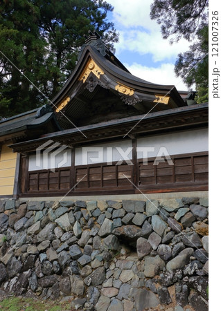 The area of the entrance way to Daihonzan Eiheiji, the temple of eternal peace deep in the mountains near Fukui City in Fukui Prefecture Japan, a headquarter of Zen Buddhism 121007326