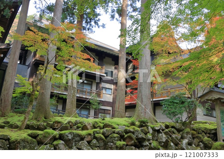 The area of the entrance way to Daihonzan Eiheiji, the temple of eternal peace deep in the mountains near Fukui City in Fukui Prefecture Japan, a headquarter of Zen Buddhism 121007333