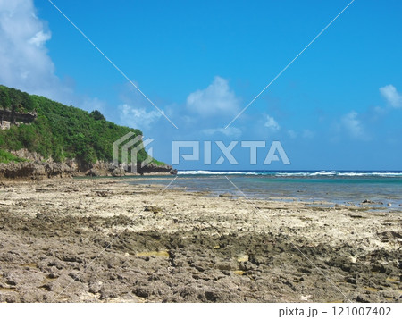 ジョン万次郎ビーチの風景　沖縄県糸満市 121007402
