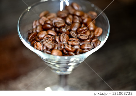 焙煎したコーヒー豆 121008722