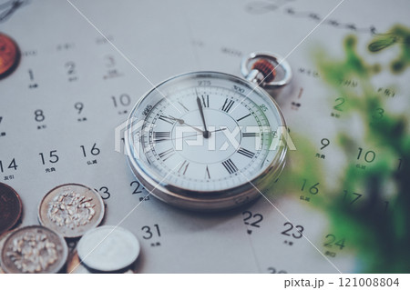 カレンダーとお金と懐中時計 121008804