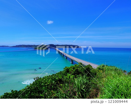 角島展望台より望む絶景(山口県下関市) 角島展望台より望む絶景(山口県下関市) 121009444
