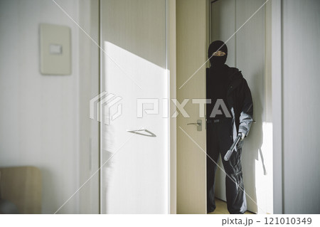 闇バイト(強盗)イメージ 闇バイト(強盗)イメージ 121010349