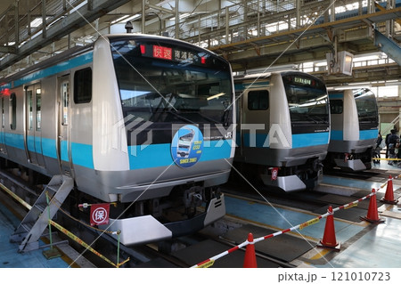 車庫で並ぶ京浜東北線 E233系1000番台の写真素材 [121010723] - PIXTA